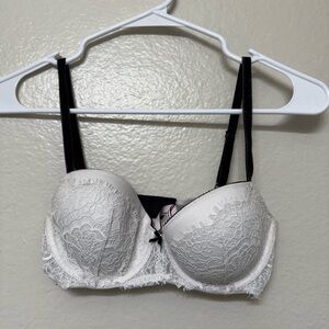 Elegant Lace Underwire Bra - White and Black
